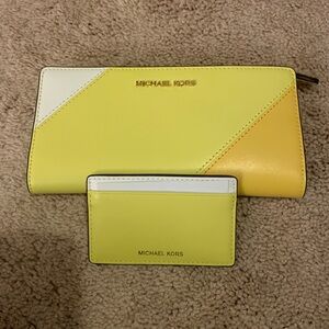 NWOT Michael Kors Lemon and White Wallet Set